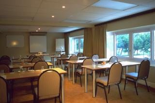 CAPE TOWN HOLLOW HOTEL