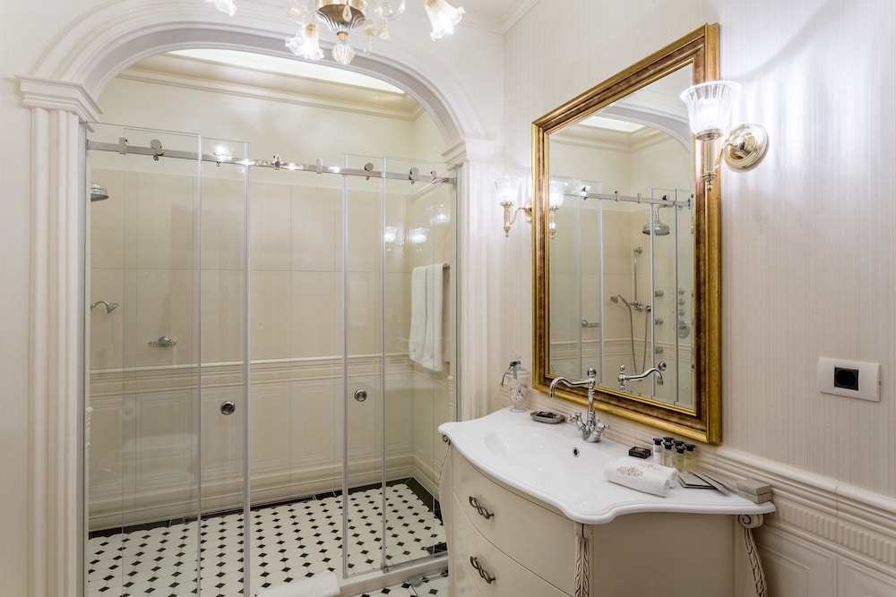 SUTER PALACE BOUTIQUE HOTEL