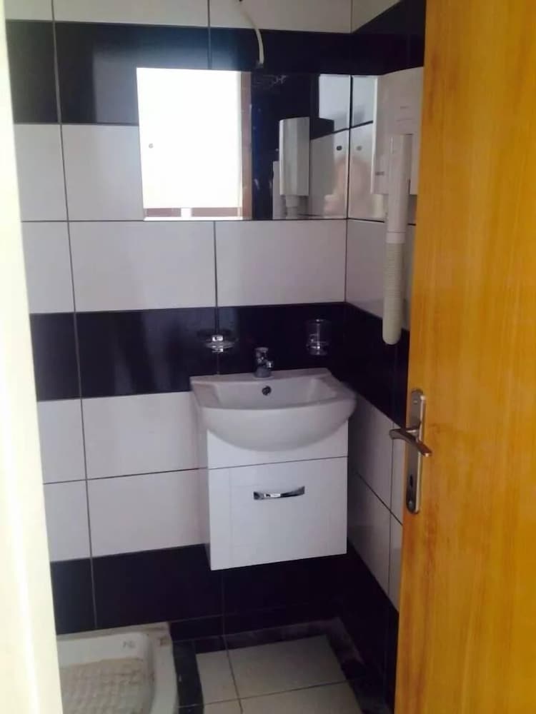 ATHINA APARTMENTS