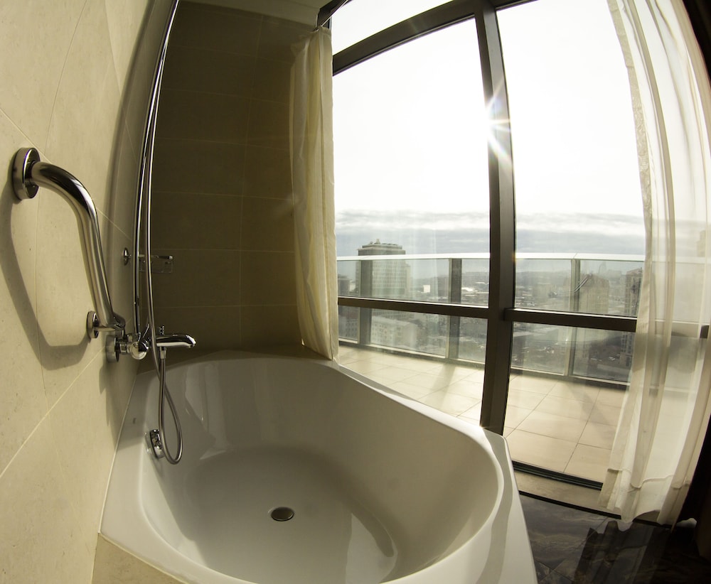 STAYBRIDGE SUITES BAKU