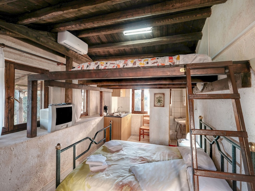 CHARMING HOLIDAY HOME IN ASKOS NEAR BLUE CAVES
