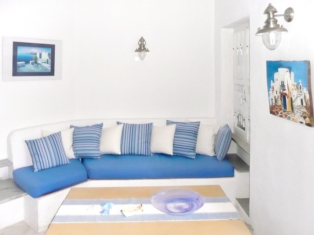 CYCLADIC-STYLE VILLA ON PAROS WITH 3 BEDROOMS, SUNNY TERRACE, SHARED S