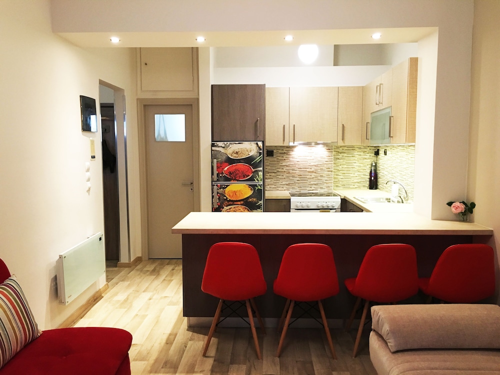 ATHINA APARTMENTS