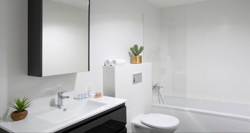 COOL 1BR IN ROTEM SHANI BY HOLYGUEST