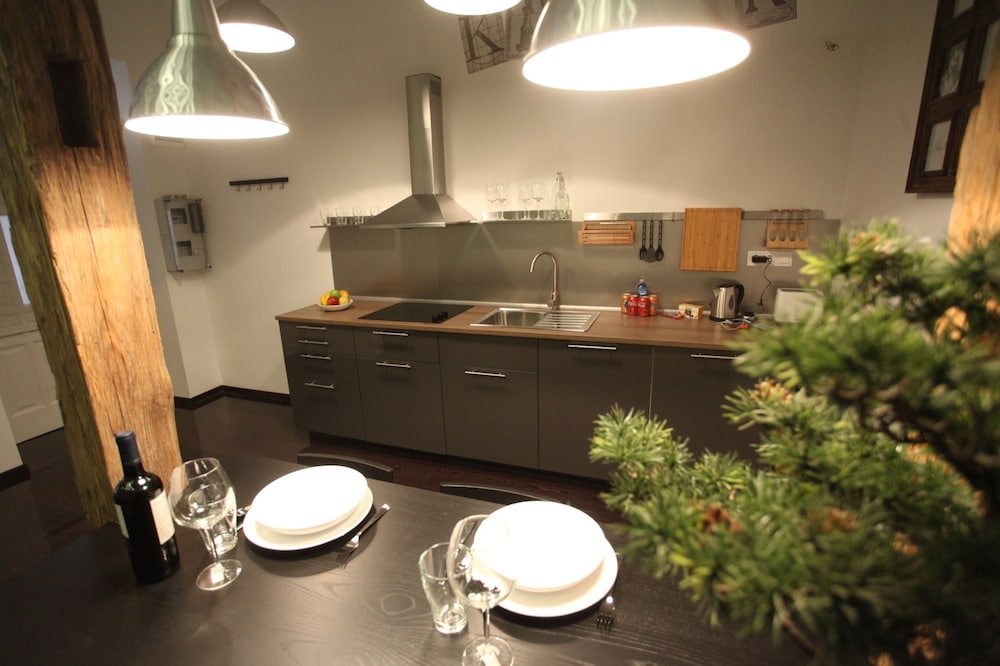 DFIVE APARTMENTS - TIMBER