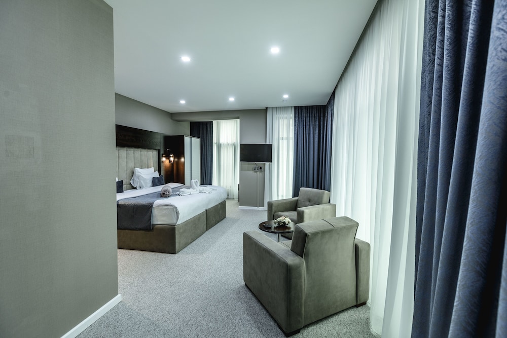 PARALLEL HOTEL