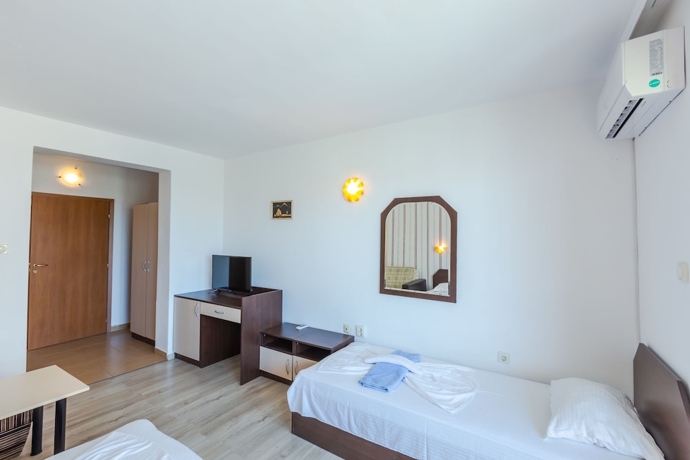 FAMILY DOUBLE ROOM IN DAFINKA GUEST HOUSE