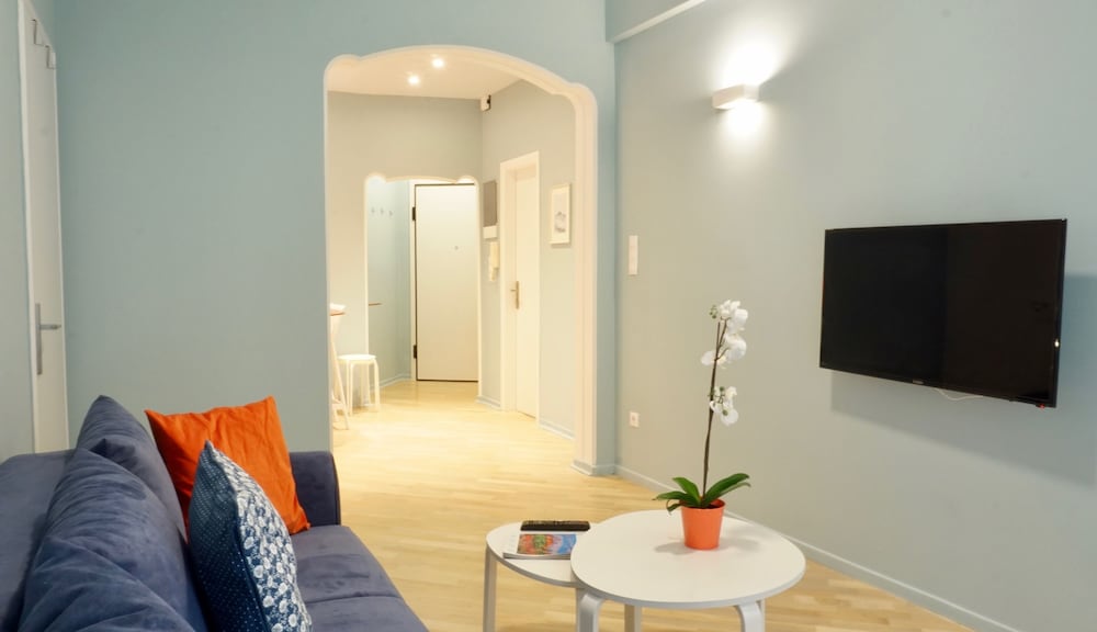 MODERN CENTRAL FULLY EQUIPPED APT