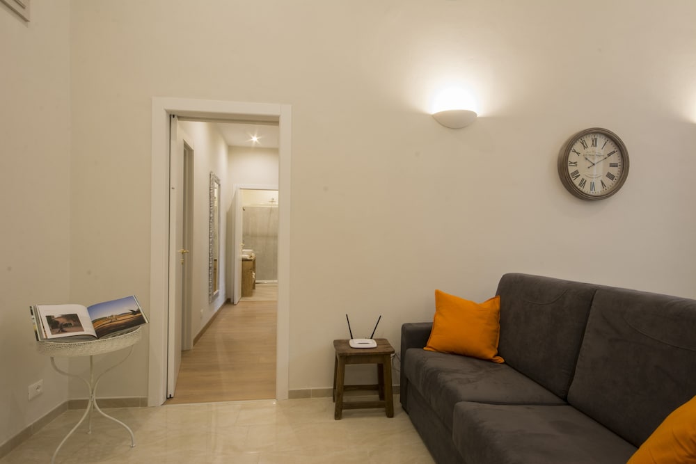 IRIS APARTMENTS