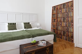 HOUSE BELETAGE
