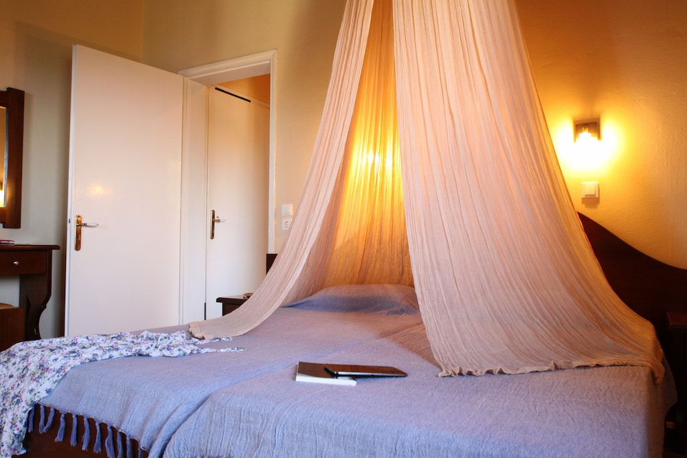 FOUXIA APARTMENTS AND STUDIOS