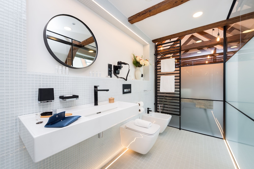 EMPIRENT APARTMENTS CITY CENTER