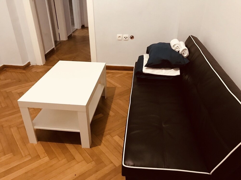 SPACIOUS COMFORTABLE FOR 7