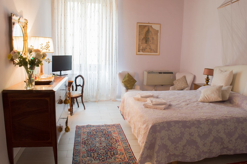 LA ROSA TOWNHOUSE
