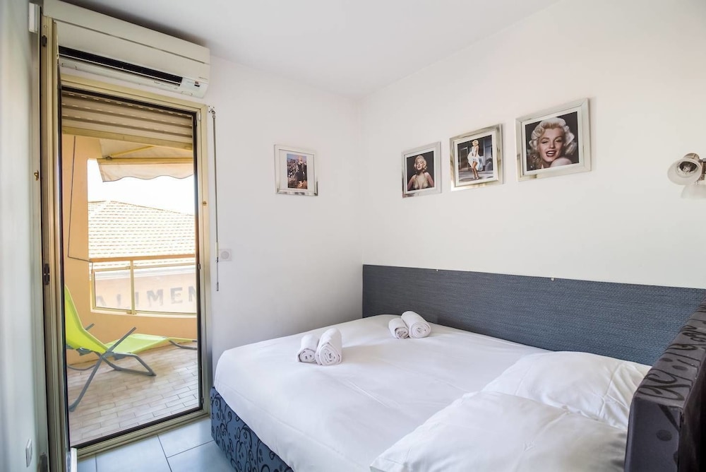 2 ROOMS WITH PARKING AND BALCONY, HEART OF CANNES