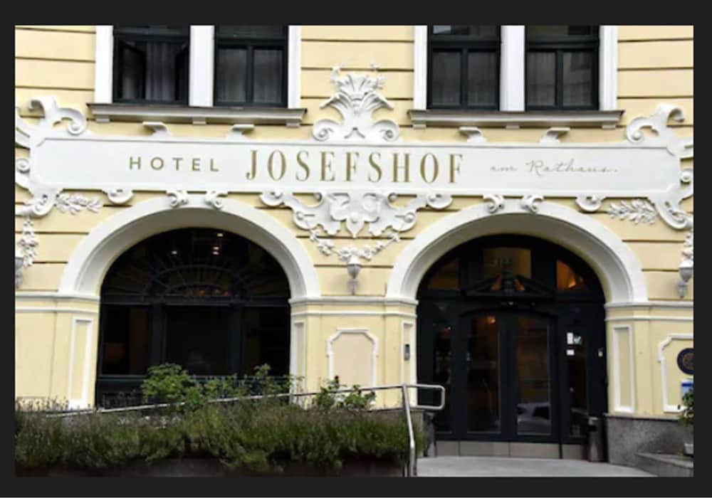 JOSEFSHOF AM RATHAUS