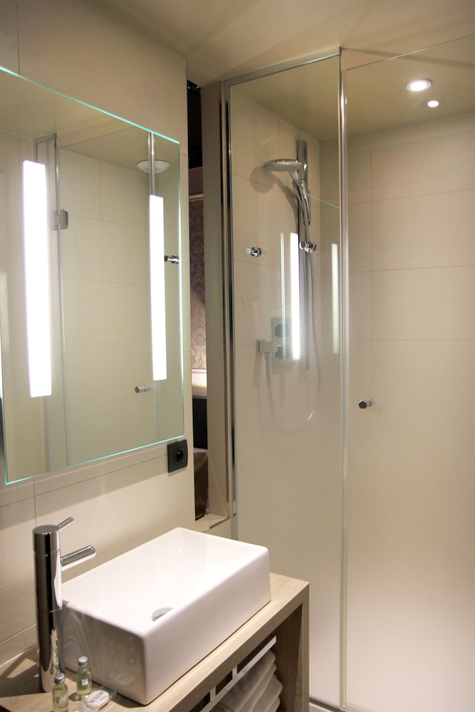 BEST WESTERN HOTEL LE MONTMARTRE SAINT PIERRE