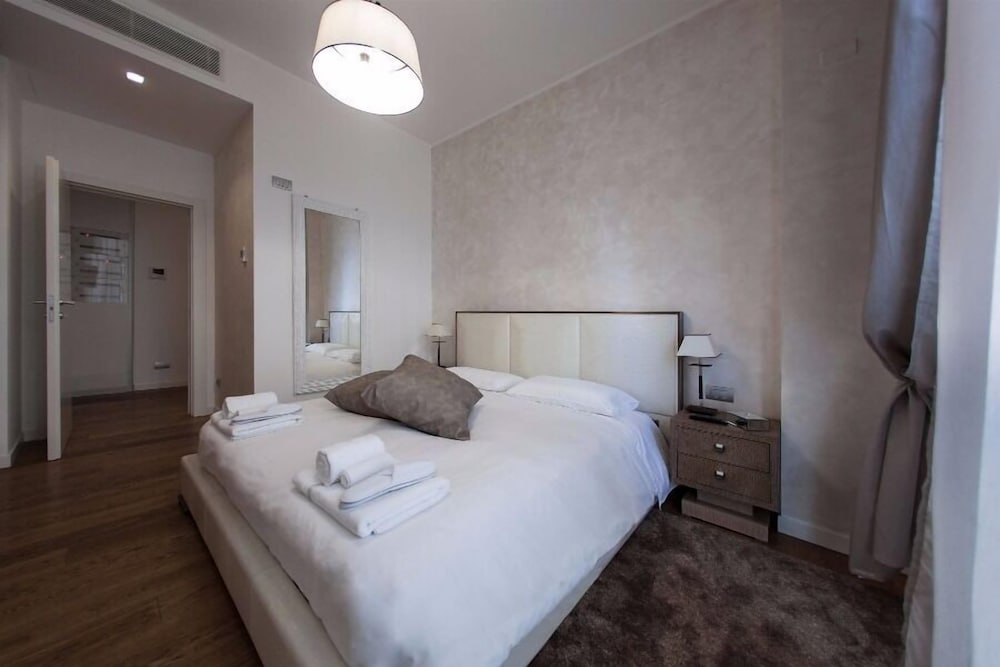 HEMERAS BOUTIQUE HOUSE CAPELLI