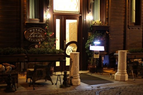 TRIA HOTEL
