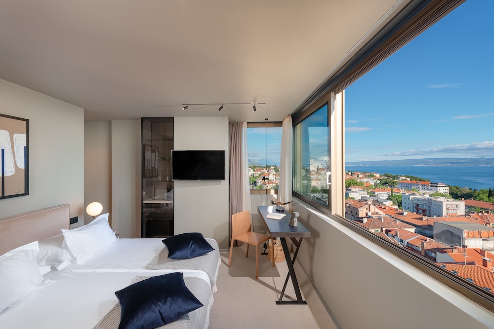 ABOVE THE SKY LUXURY ROOMS