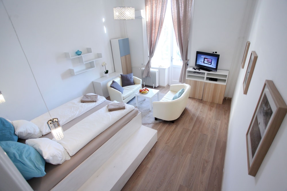 DFIVE APARTMENTS - ELIZABETH GARDEN