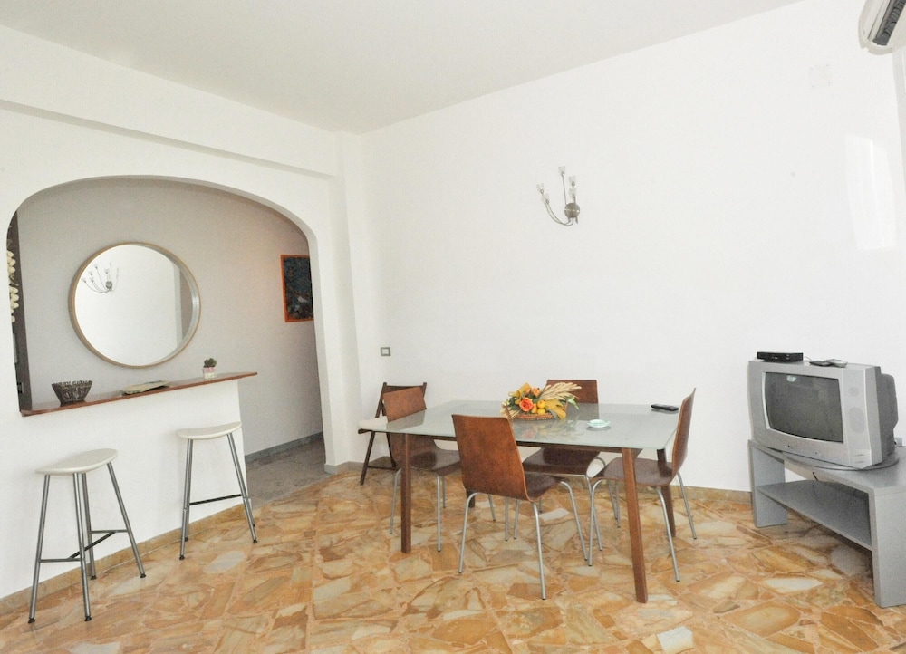 APARTMENT WITH ONE BEDROOM IN MAIORI, WITH WONDERFUL SEA VIEW, FURNISH