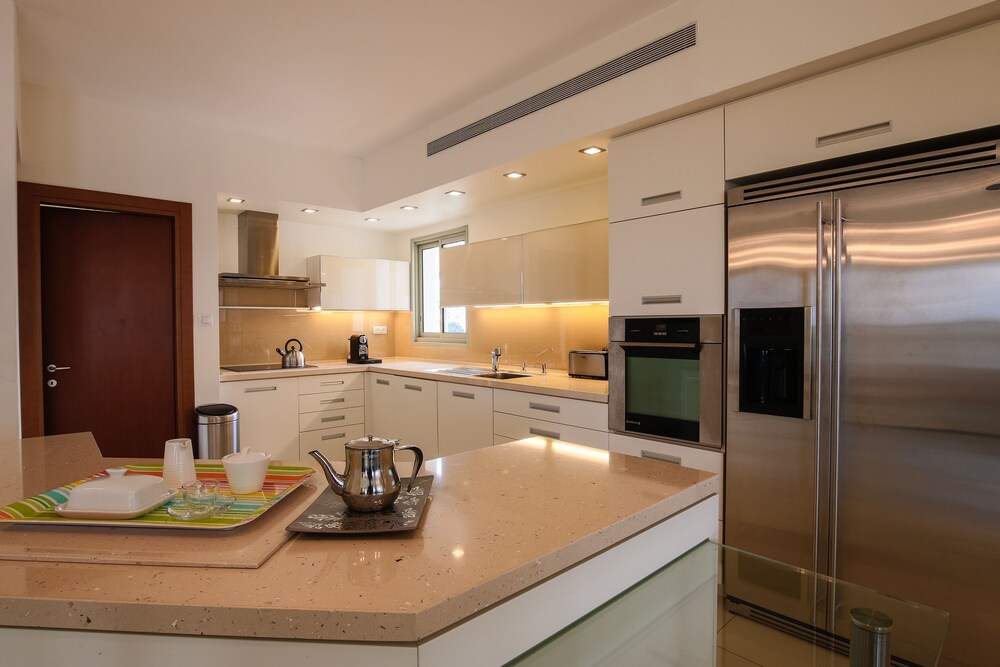 LUXURY FAMILY GETAWAY IN RAMAT AVIV