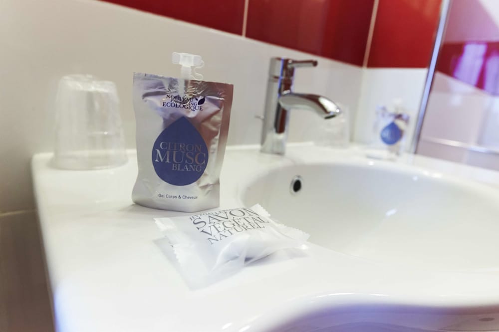 HOTEL KYRIAD PARIS 10 CANAL SAINT MARTIN