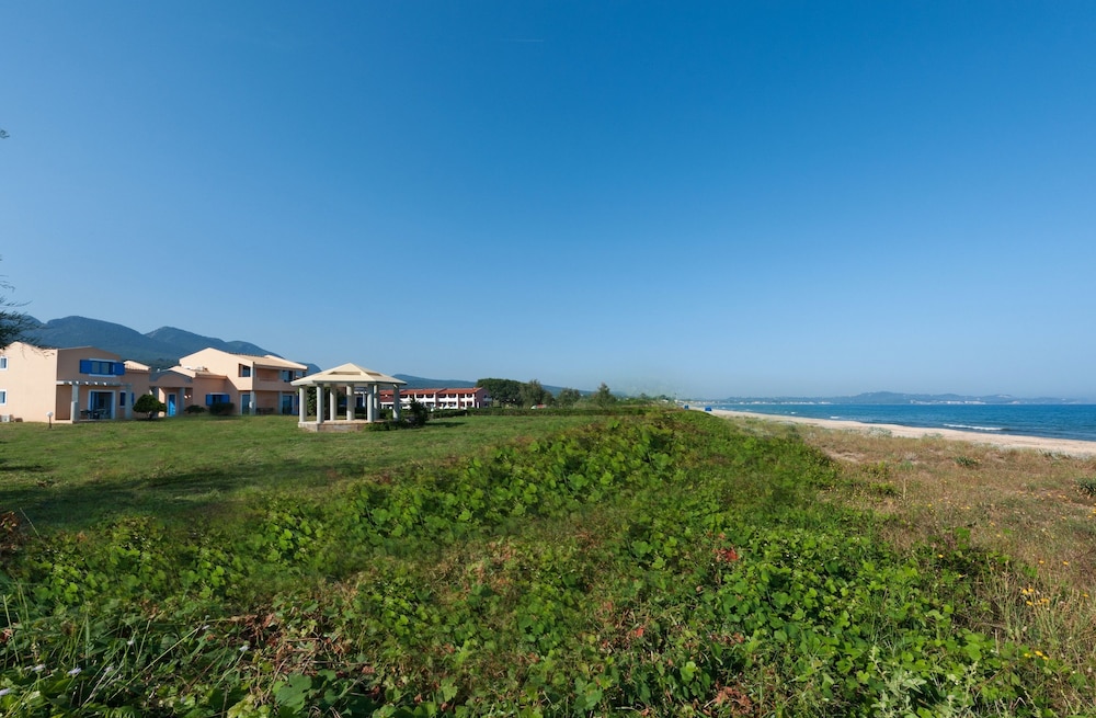 AMMOUDIA MAISONETTES