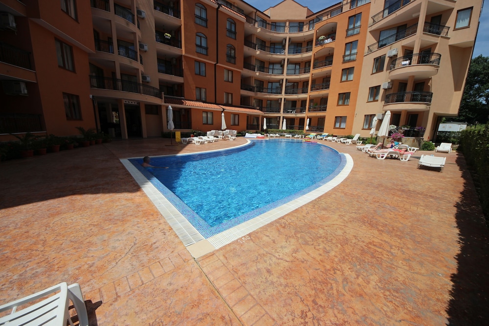MENADA APARTMENT IN EFIR II COMPLEX