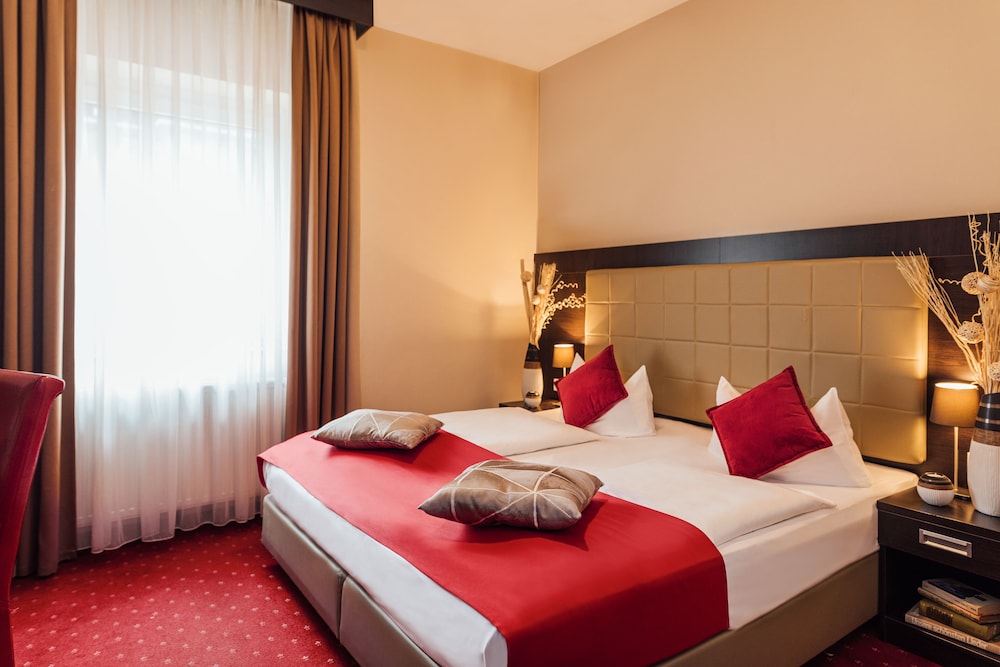 NOVUM SAVOY MITTE
