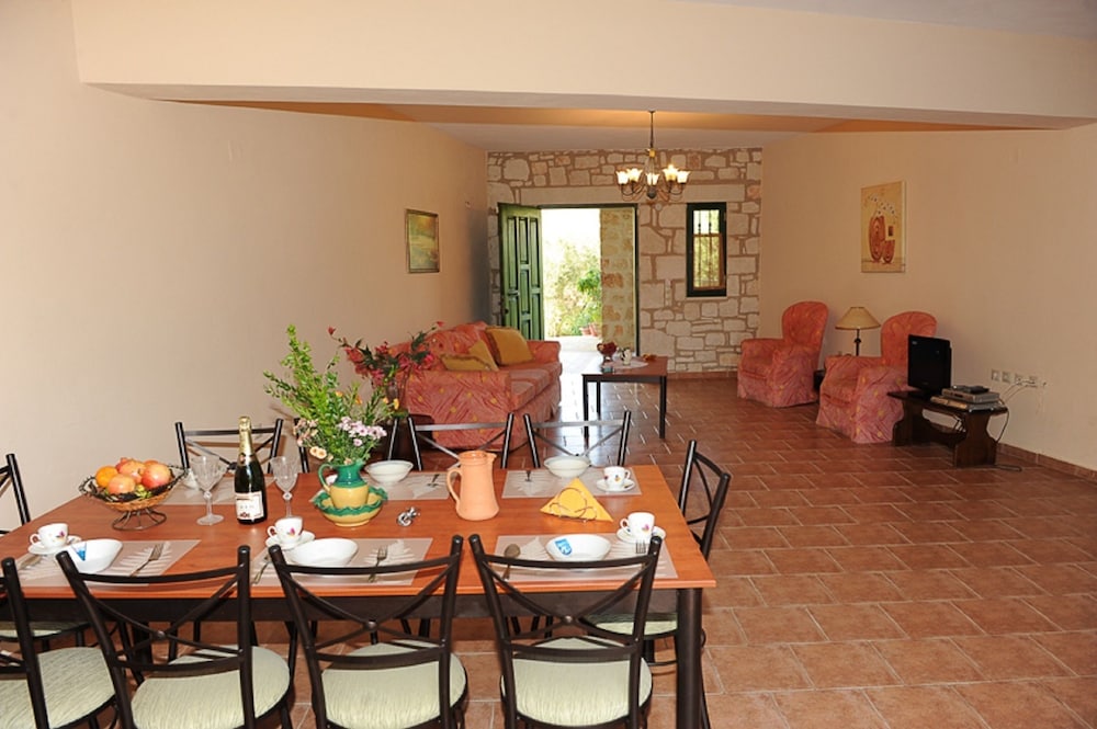 AMMOS VILLAS