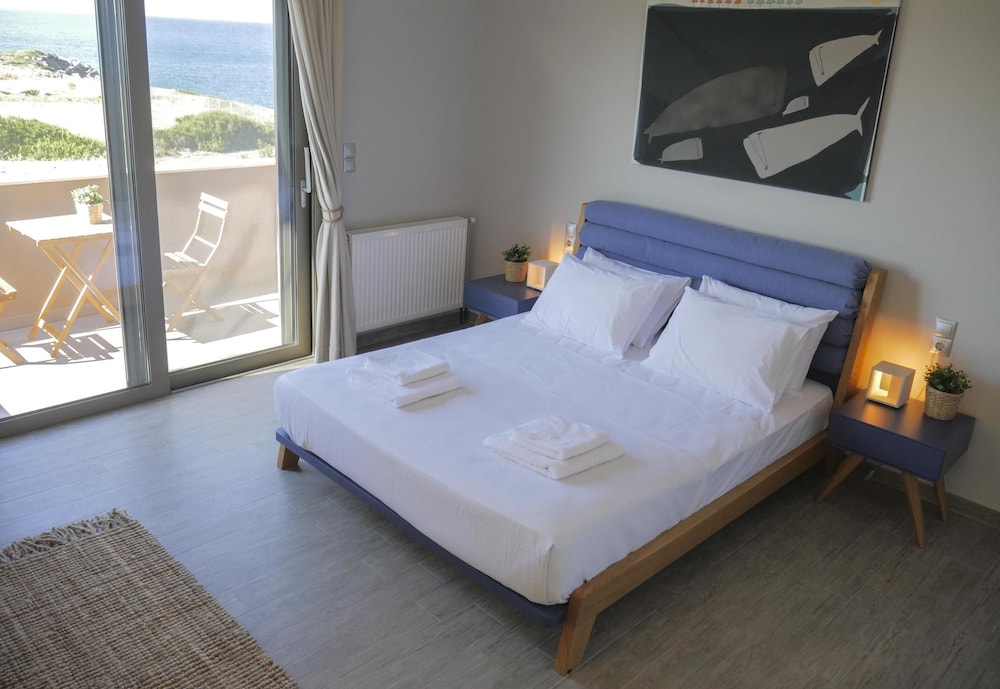AFRALA SUMMERHOUSE
