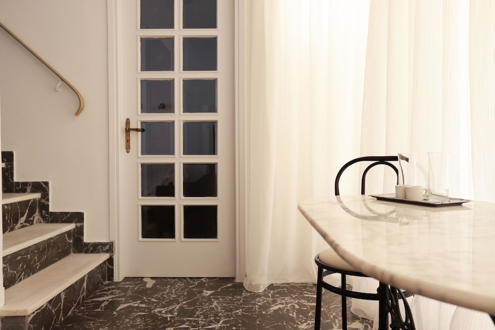 EVA'S URBAN APT IN ATHENS