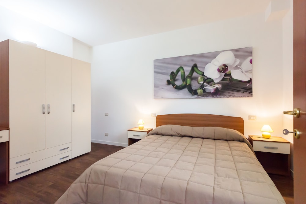 ALMES APARTMENTS