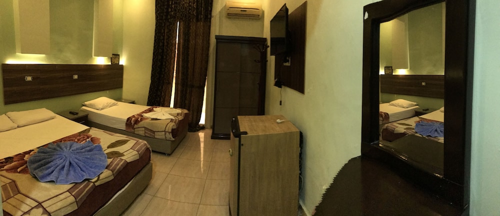 THE EMERALD HOSTEL