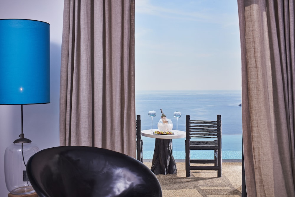 MYCONIAN UTOPIA RELAIS & CHATEAUX