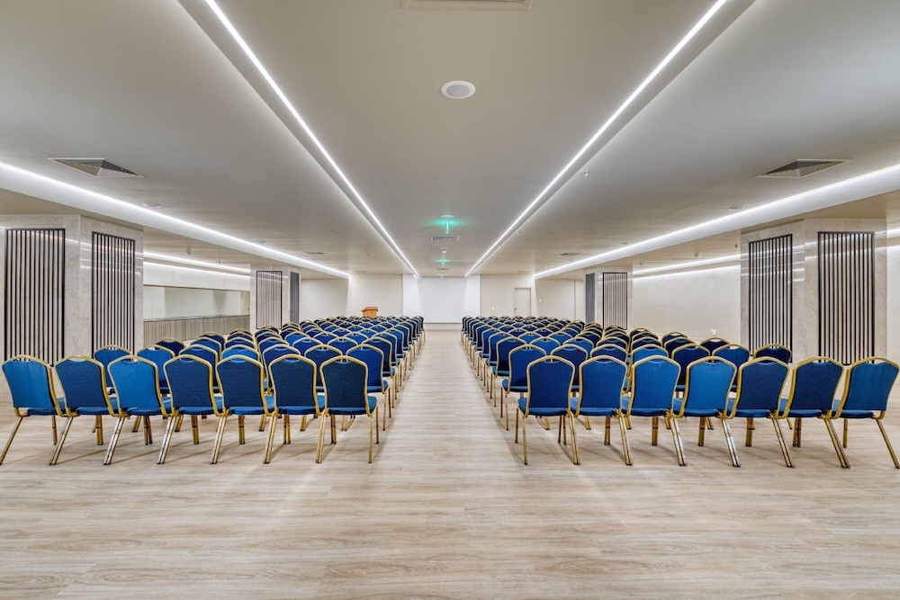 DIVANI APOLLON PALACE AND THALASSO