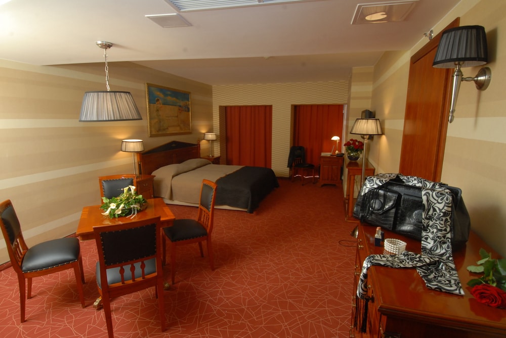DIVINUS HOTEL