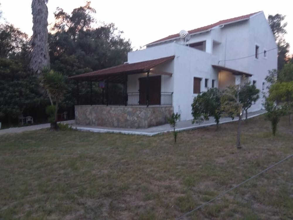 HIDDEN PARADISE APARTMENTS
