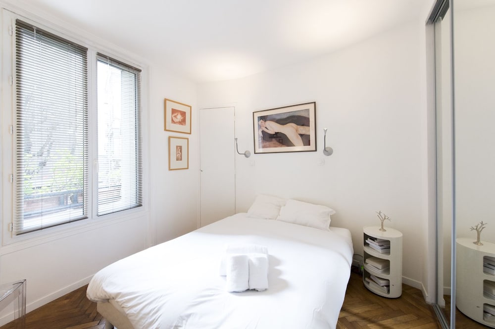 CHIC SAINT-GERMAIN