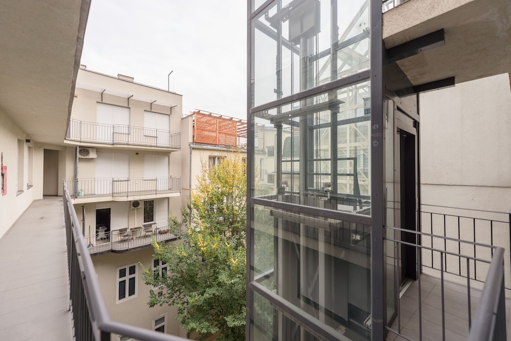 OASIS APARTMENTS - KING STREET II