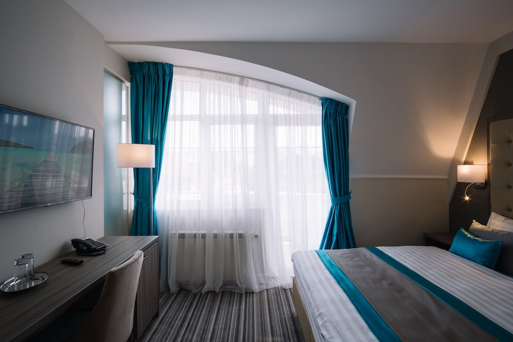 NORM HILL HOTEL