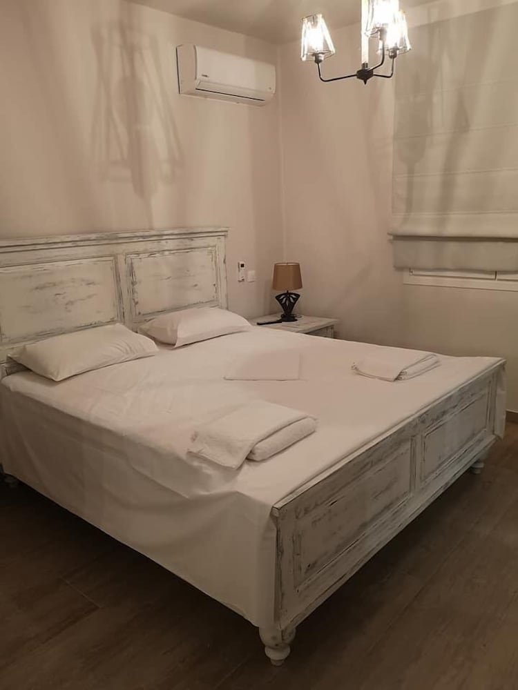 AMMOS LUXURY SUITES