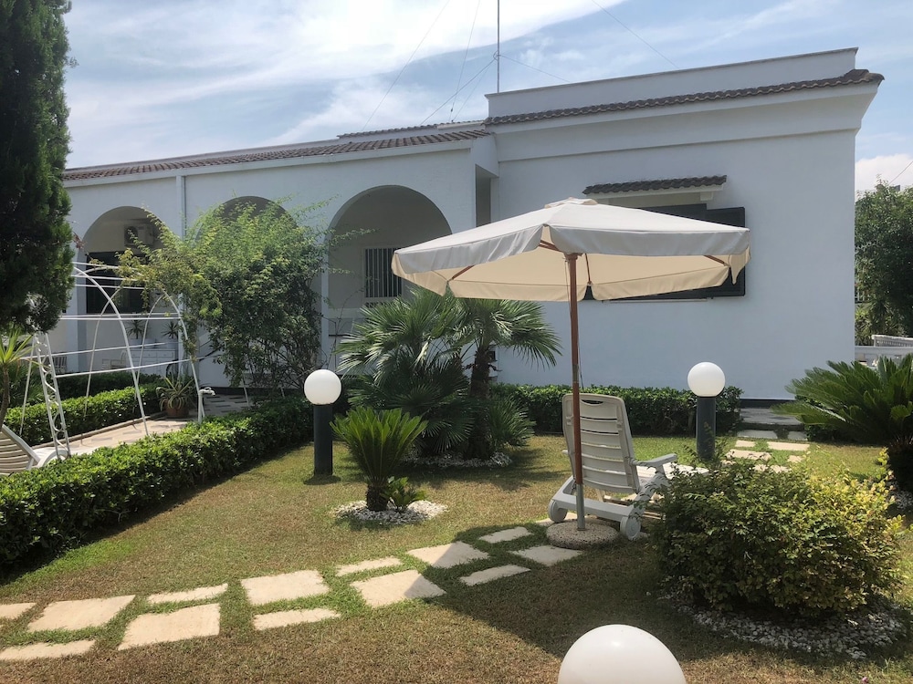 VILLA NICOLAUS BED & BREAKFAST (13 KM FROM BARI)