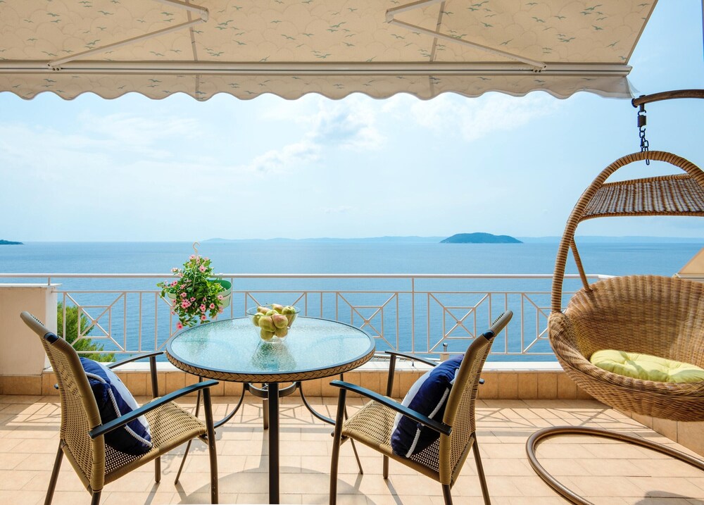 APARTMENT WITH 2 BEDROOMS IN NEOS MARMARAS, CHALKIDIKI, NORTH GREECE,