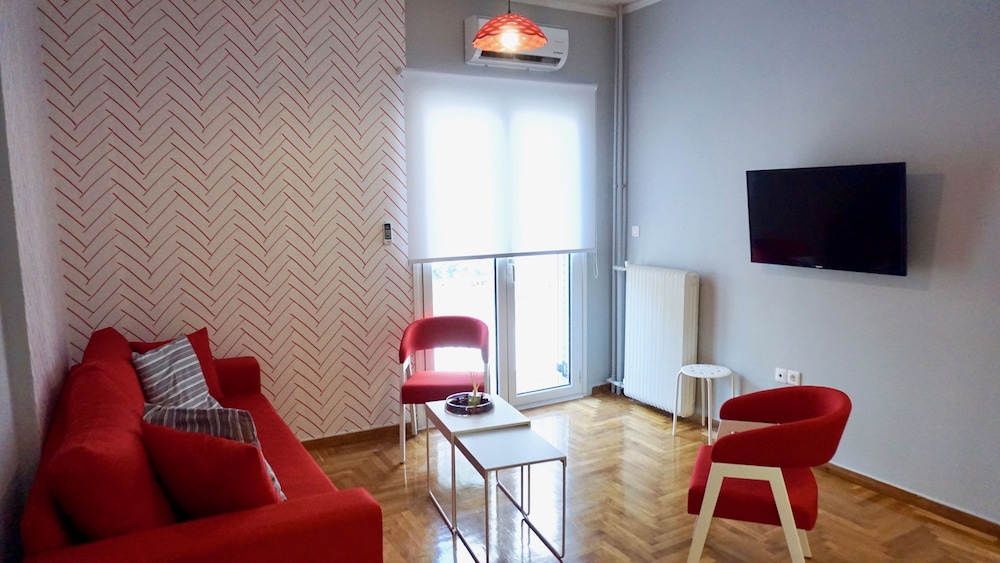 BEAUTIFUL SUNNY APT IN ATHENS