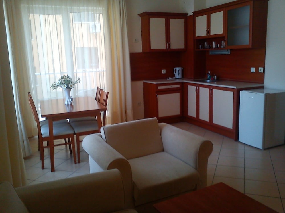 MEGAS APARTMENTS