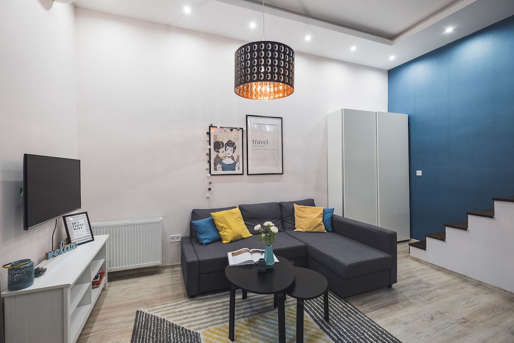 COZYYELLOWCUBE APARTMENT
