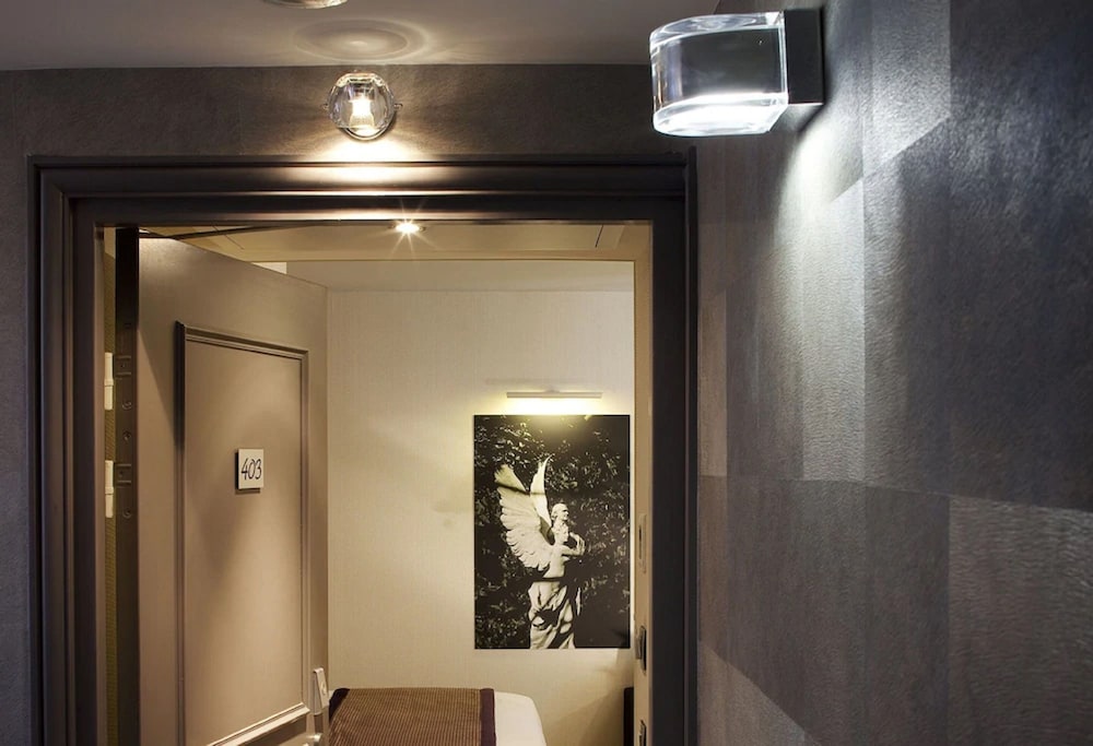 HOTEL LE PETIT PARIS